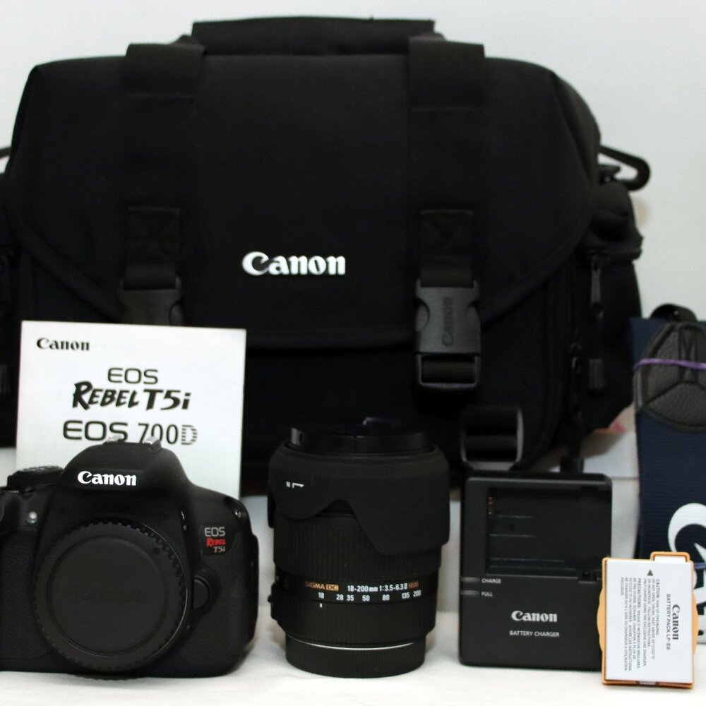 MINT Canon T5i+18-200 Lens, UV,CPL, LP-E8, Charger, USB,Strap, 548 ShutterClicks